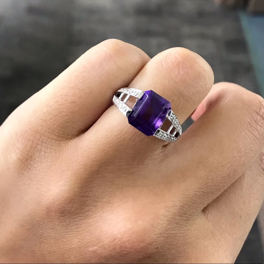 14kt white gold, diamond, and amethyst ring. - Picture 2 of 5